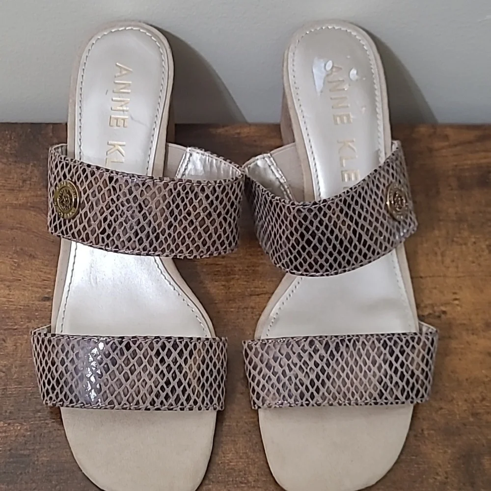 Anne Klein Brown Beige Snakeprint Patterned Heeled Sandals size 9